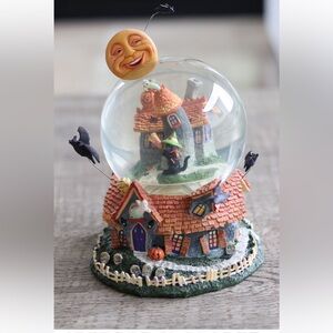 Dept 56 vintage Halloween Witch and Pumpkin bats holiday Water Globe Singing